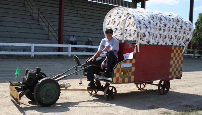 Mini-traktorok - önjáró motoblokkból. Önjáró önjáró fegyverek saját kezűleg