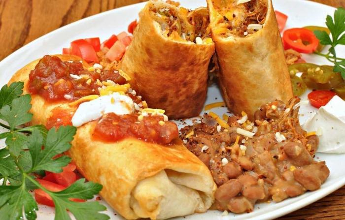 Hogyan főzzük a burritót a csirke mexikói?