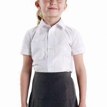 A gyermekek számára készült ruhák kötelező iskolai tárgya - iskolai blúz