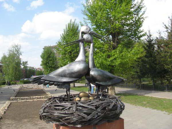 Omsk legszokatlanabb emlékei: "A boldogság születése", "Lyubochka", a vízvezeték-szerelő emlékműve és sok más