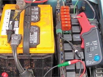 akkumulátorok indító áramát 