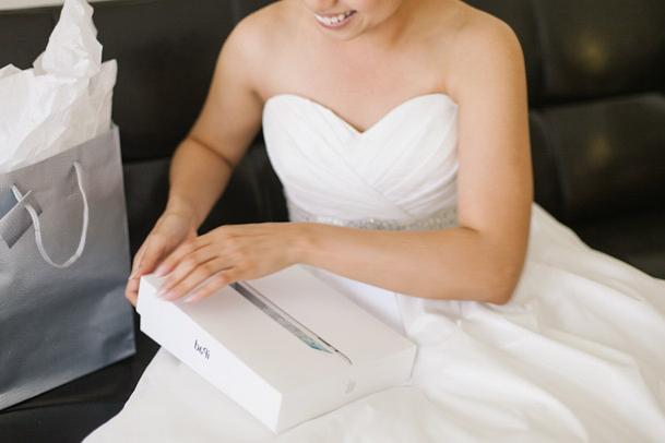 Hogyan válasszunk esküvői ajándékot a menyasszonynak a vőlegénynek?