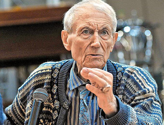 Jevgenyij Yevtushenko költő: életrajz és kreativitás