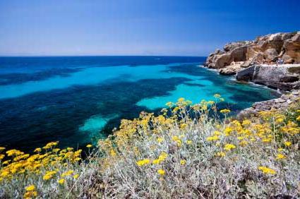 Tengerparti üdülés Szicíliában: három tenger a lábadon