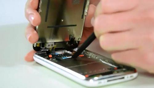 Cserélje ki az iPhone 4 akkumulátort a saját kezével. Vagy nem kockáztathatsz?