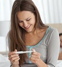 A menstruáció és a fehér ürítés késése a terhesség jele?